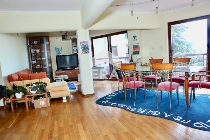 Тристаен апартамент за продажба в кв. Бриз, Варна
