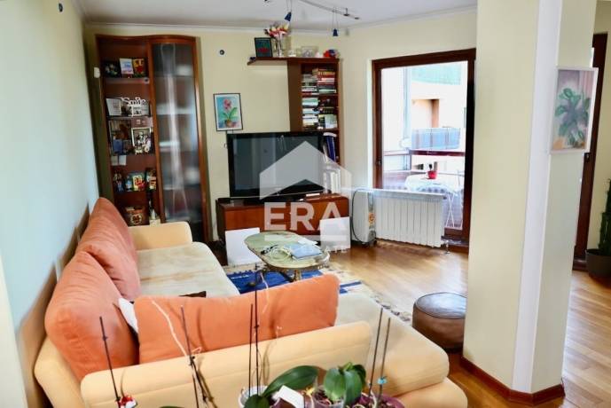 Тристаен апартамент за продажба в кв. Бриз, Варна