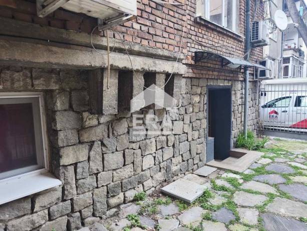 Етаж от къща за продажба в Център, Пловдив