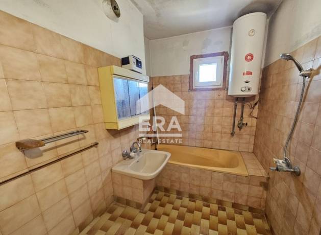 Тристаен апартамент за продажба в кв. Христо Смирненски, Пловдив