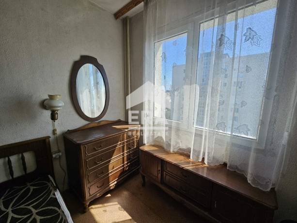 Тристаен апартамент за продажба в кв. Христо Смирненски, Пловдив