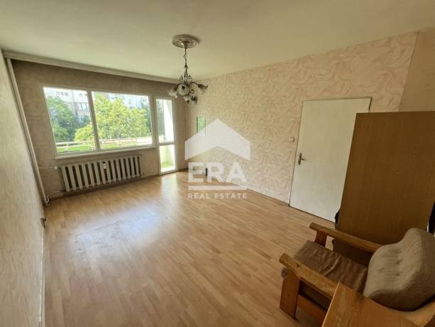 Тристаен апартамент за продажба в кв. Сердика, София