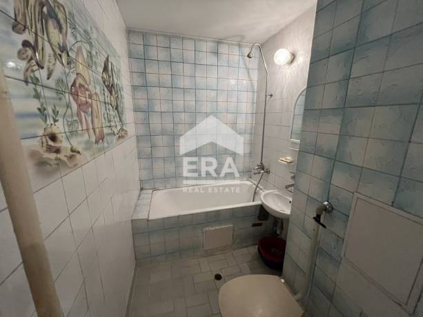 Тристаен апартамент за продажба в кв. Сердика, София