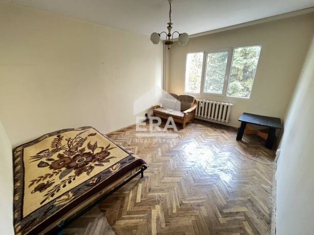 Тристаен апартамент за продажба в кв. Сердика, София