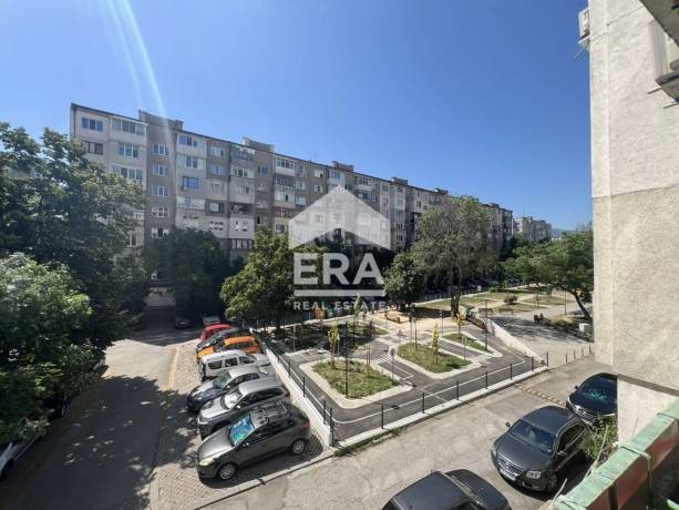 Тристаен апартамент за продажба в кв. Сердика, София