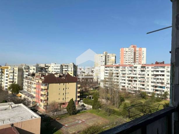ЕРА Вива продава тристаен апартамент в района на Чаталджа, ул. Царевец, гр. Варна
