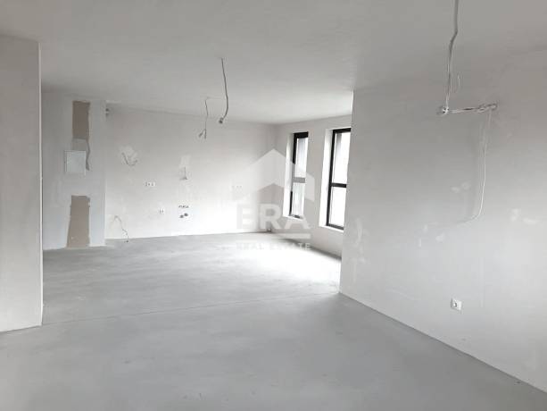 Тристаен апартамент за продажба в кв. Зона Б-5-3, София