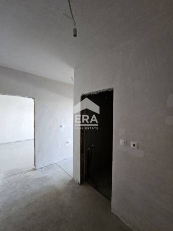 Просторен двустаен апартамент в ж.к. Тракия, гр. Пловдив