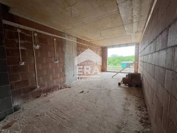 ЕКСКЛУЗИВНО! ЕРА Вива предлага за продажба четиристаен апартамент в кв. Малинова Долина.