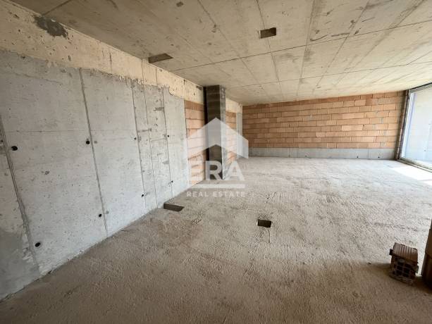 Тристаен апартамент за продажба в гр. Варна, област Варна