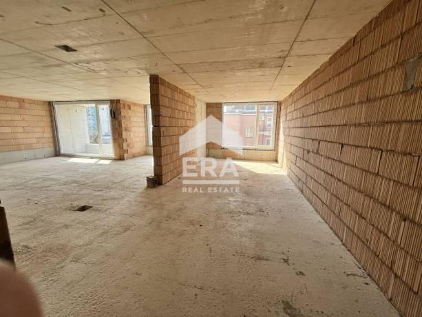 Тристаен апартамент за продажба в гр. Варна, област Варна