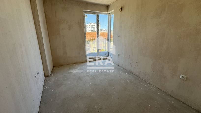 Тристаен апартамент за продажба в кв. Погреби, Варна