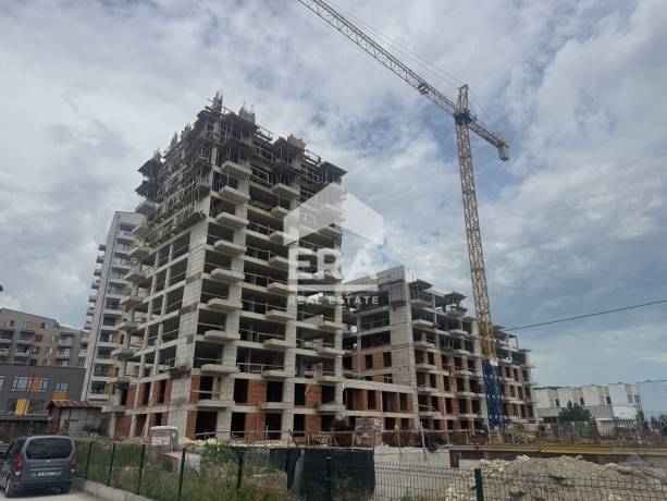 Тристаен апартамент за продажба в кв. Кайсиева градина, Варна