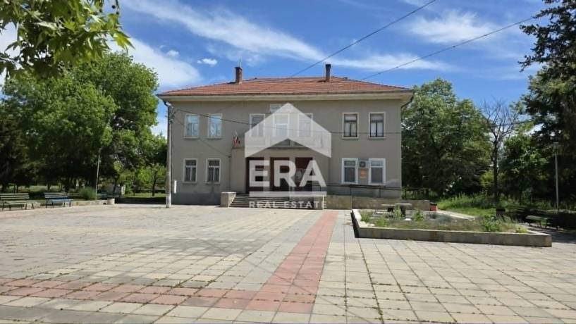 Ексклузивно! Продава се стара къща с допълнителна постройка и просторен озеленен двор в с. Бегово, област Пловдив.