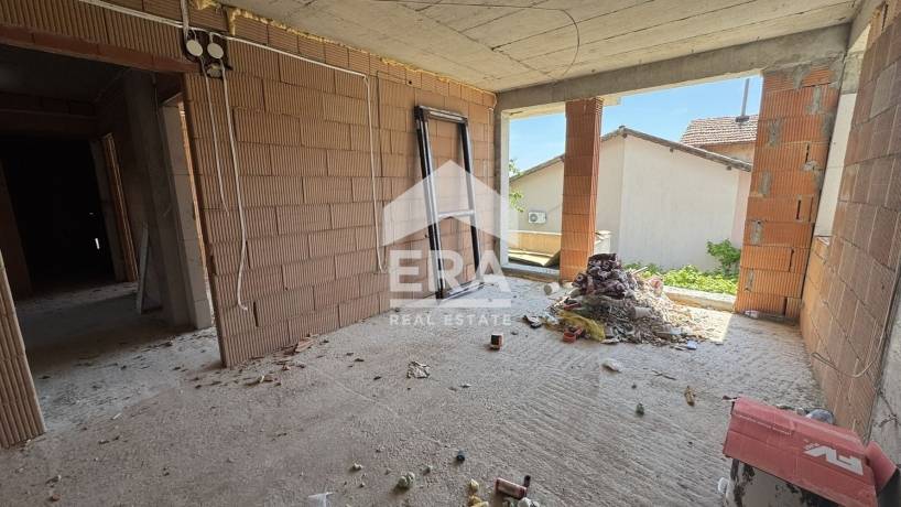 Тристаен апартамент за продажба в кв. Виница, Варна