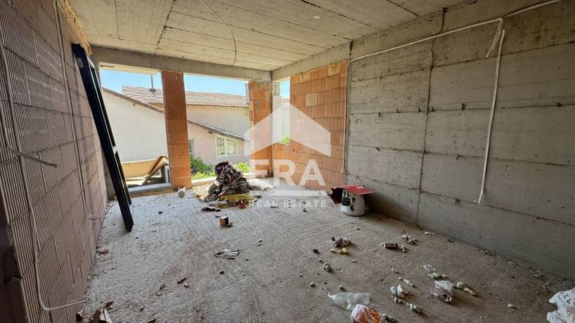 Тристаен апартамент за продажба в кв. Виница, Варна