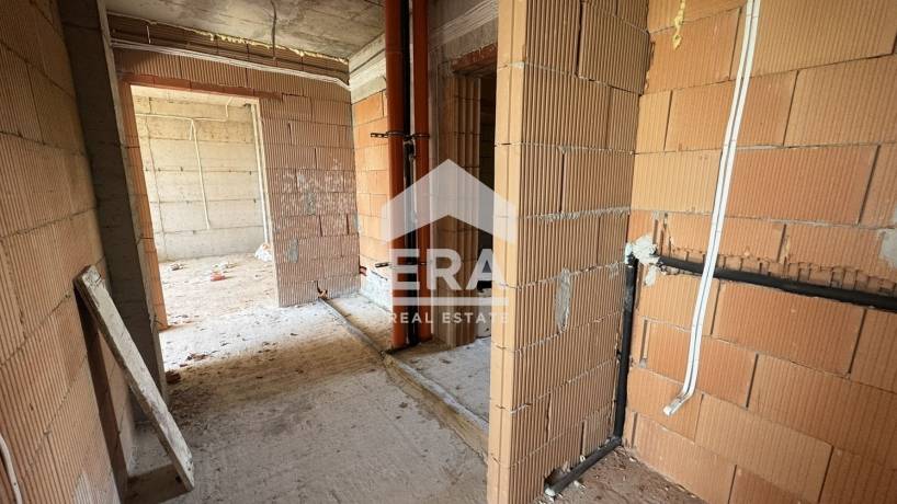 Тристаен апартамент за продажба в кв. Виница, Варна