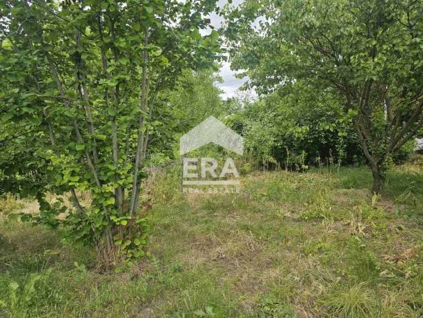ЕКСКЛУЗИВНО! ЕРА Вива продава парцел, разположен само на 50 метра от центъра на с. Яребична, обл. Варна