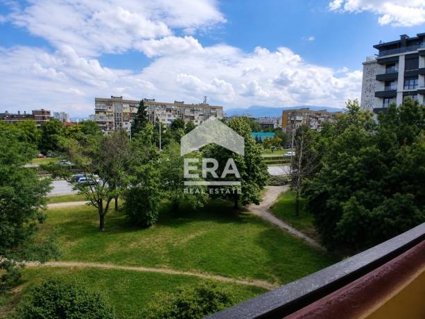 Тристаен апартамент за продажба в кв. Сухата река, София