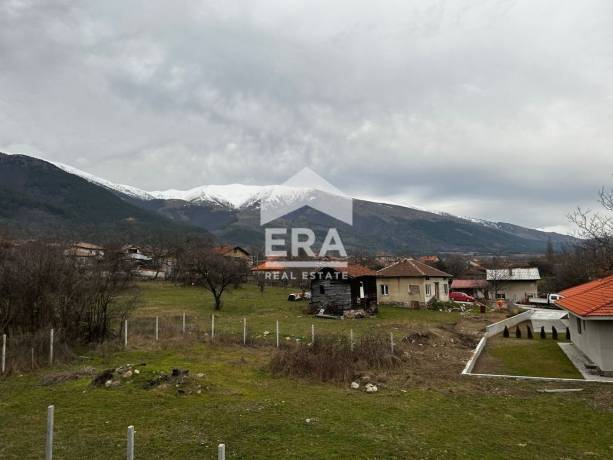 Ера Вива София предлага за продажба къща на два етажа в с. Антон с РЗП 278 кв.м. и с двор 1001 кв.м.