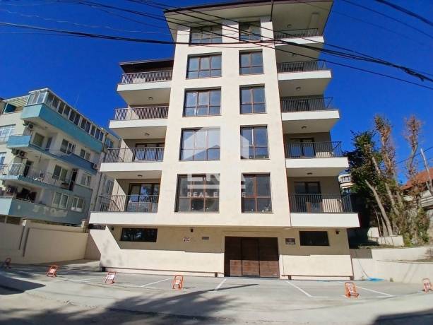 Тристаен апартамент за продажба в кв. Бриз, Варна