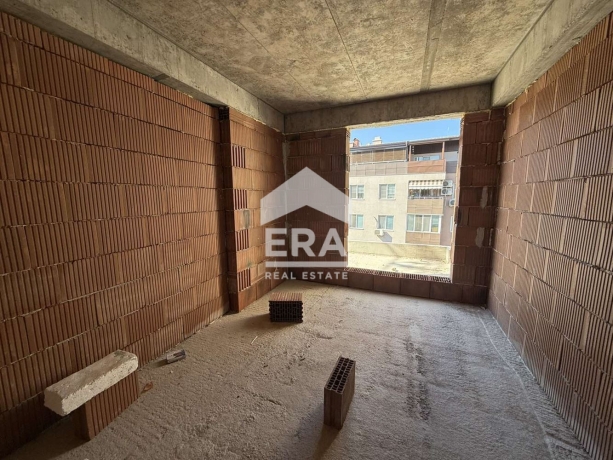 Четиристаен апартамент за продажба в кв. Младежки хълм, Пловдив