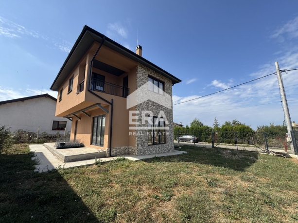 ЕРА Вива предлага за продажба нова, двуетажна къща с три спални и веранда в с. Яребична, обл. Варна