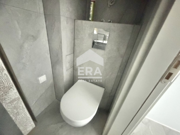 Тристаен апартамент за продажба в Св. св. Константин и Елена, област Варна