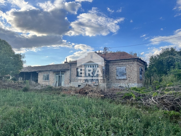 Къща за продажба в Млада гвардия, област Варна