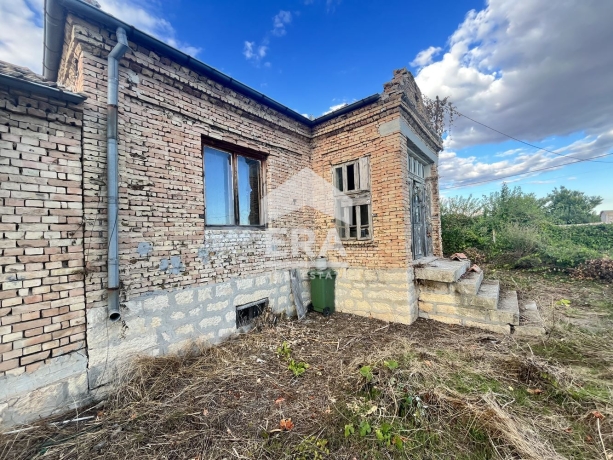 Къща за продажба в Млада гвардия, област Варна