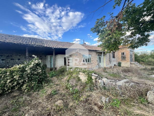 Къща за продажба в Млада гвардия, област Варна