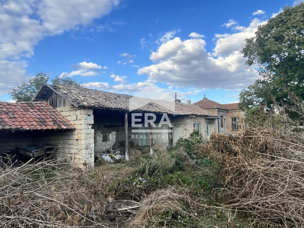 Къща за продажба в Млада гвардия, област Варна