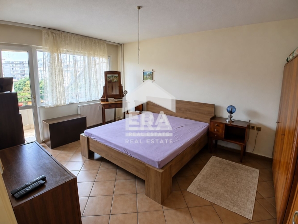 Тристаен апартамент за продажба в кв. Дървеница, София