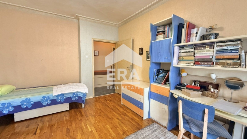 Тристаен апартамент за продажба в кв. Гръцка махала, Варна