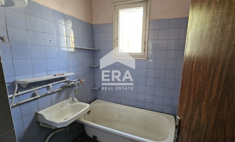Тристаен апартамент за продажба в кв. Христо Смирненски, Пловдив