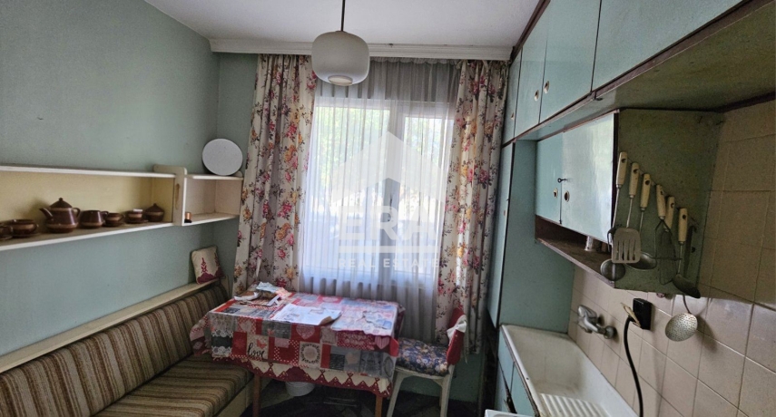 Тристаен апартамент за продажба в кв. Христо Смирненски, Пловдив