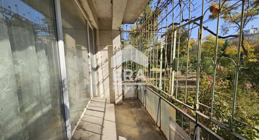 Тристаен апартамент за продажба в кв. Христо Смирненски, Пловдив
