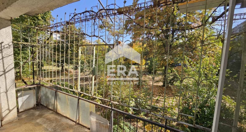 Тристаен апартамент за продажба в кв. Христо Смирненски, Пловдив