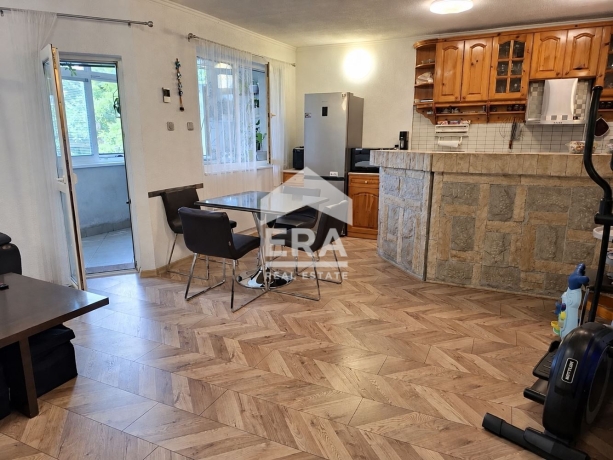Четиристаен апартамент за продажба в гр. Варна, област Варна